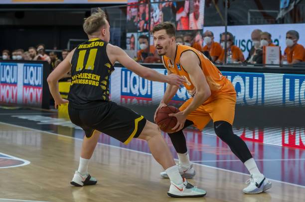 凭借个人能 凭借个人能