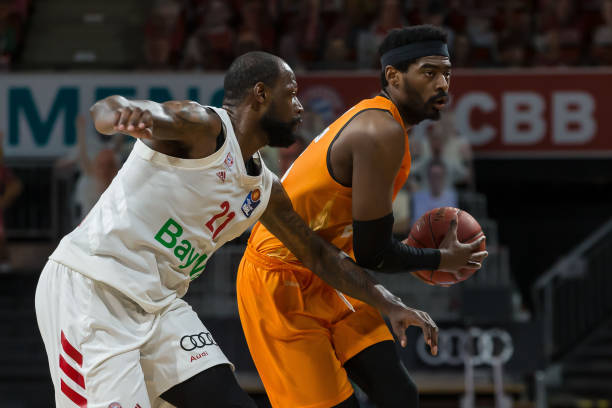 他在防守端 他在防守端